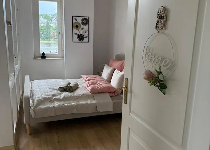 Schickes Am Rhein Mit Rheinblick 4 *